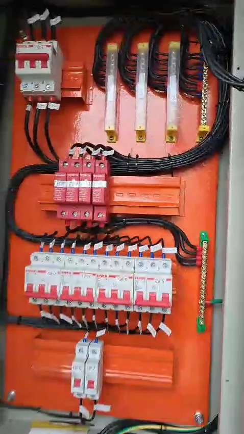 Tablero eléctrico armado con protecciones, fusibles NH y descargadores